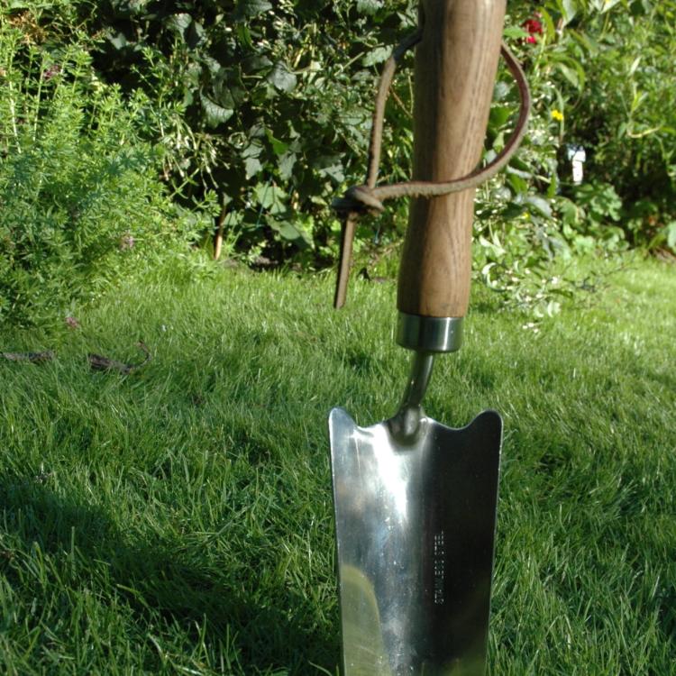 Łopatka ogrodowa ze stali nierdzewnej i drewnianą rączką