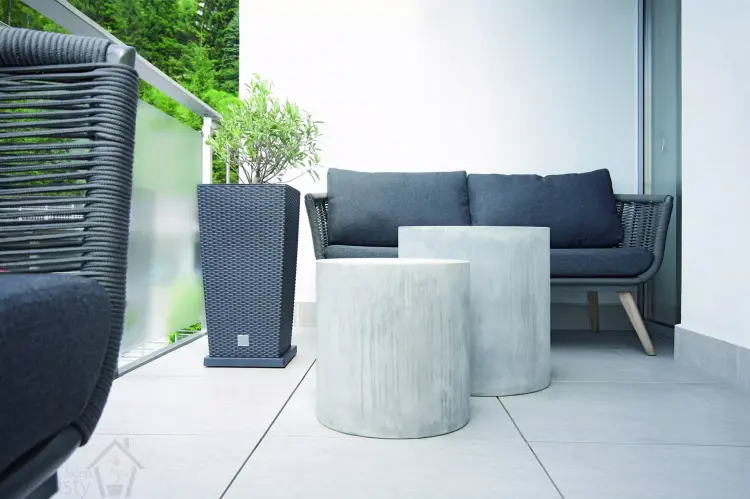 Kwadratowa-podstawka-na-kolkach-IPMS400