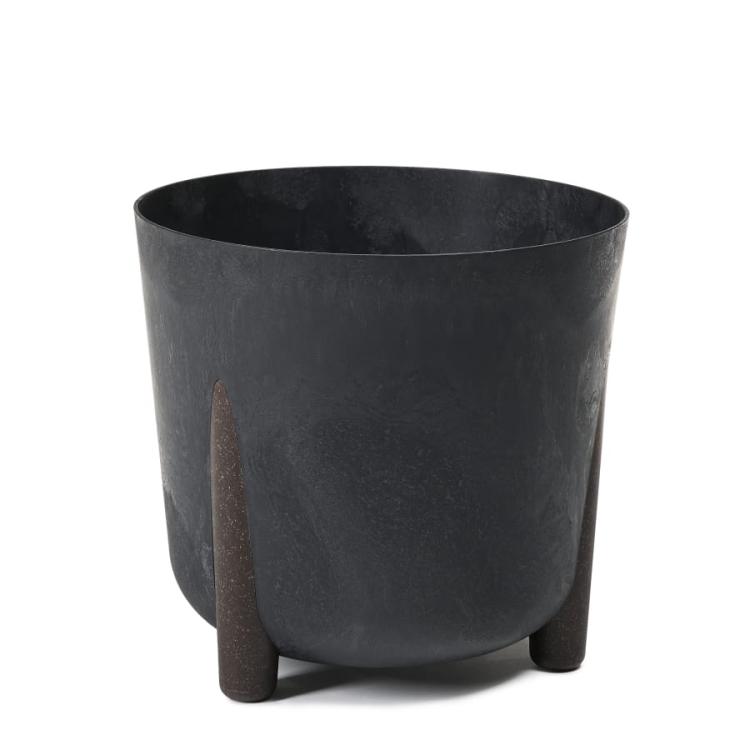 doniczka-na-nozkach-FRIDA_czarny beton nr 71-Lamela.jpg