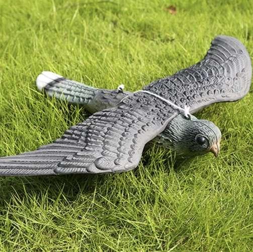 figurka sokół odstraszacz na ptaki