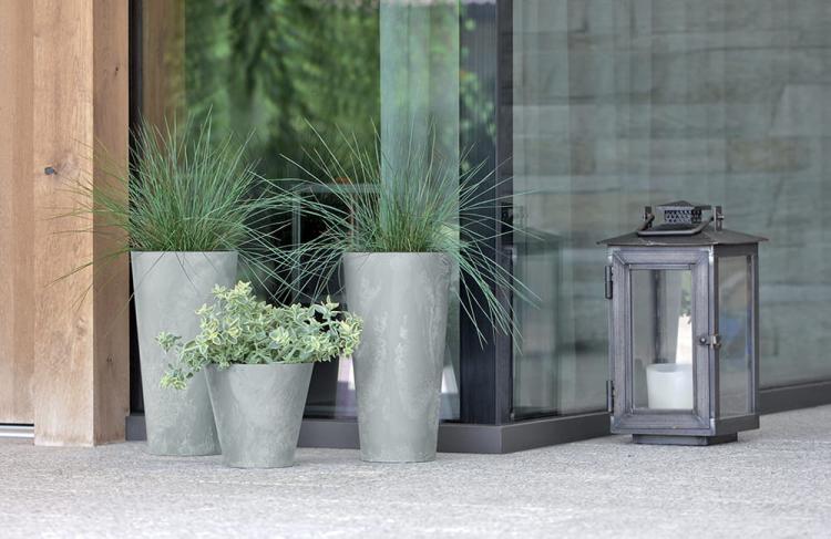 Doniczka okrągła DTUS250E z wkładem – imitacja betonu, widok na zestaw